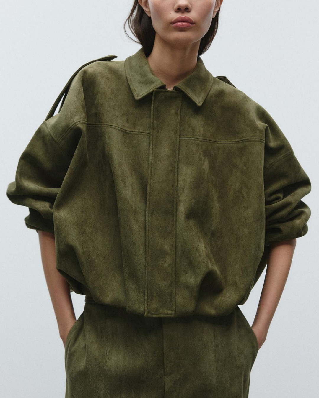 Chaqueta Bomber de Ante para Mujer Estilo Oversize con Cierre de Cremallera