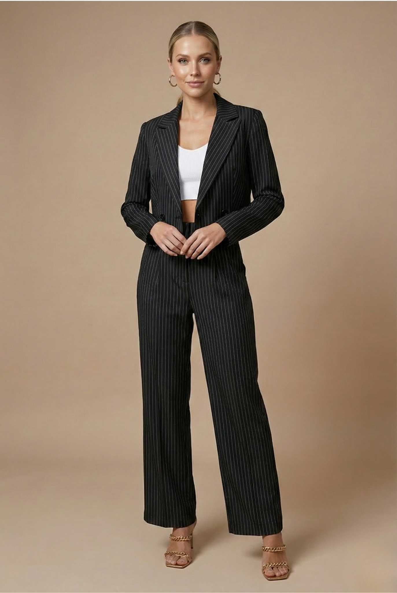 Traje de Dos Piezas con Raya Diplomática, Blazer Corto y Pantalón de Pata Ancha