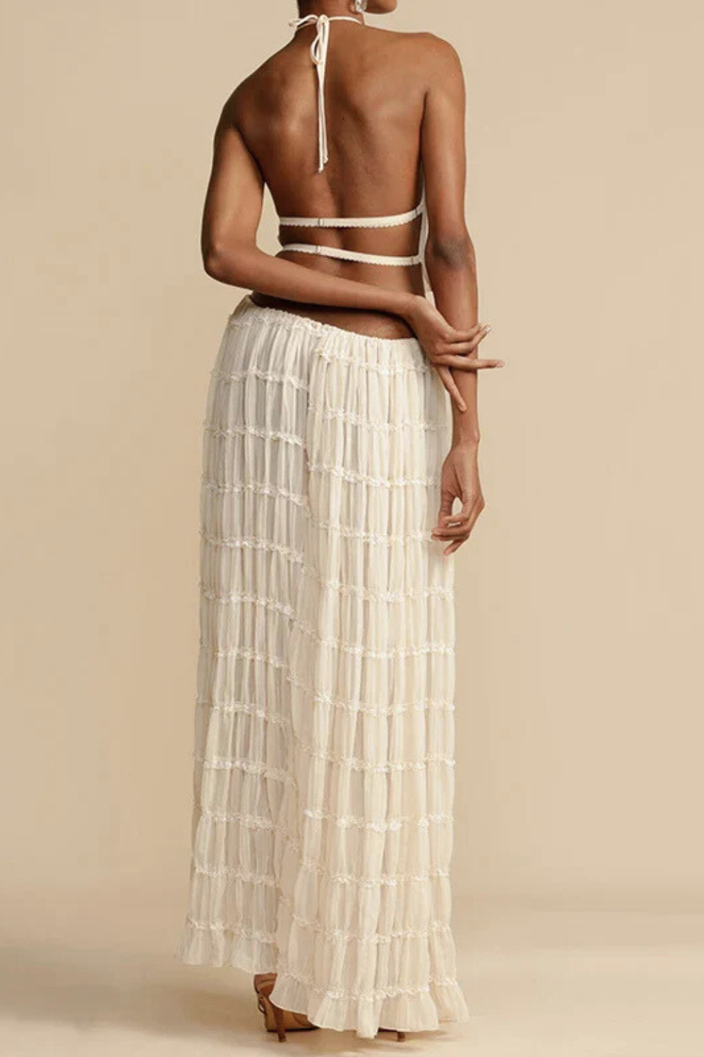 Conjunto de Dos Piezas para Mujer con Top Halter Fruncido y Falda Larga Fluida