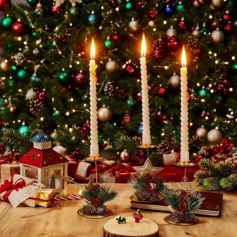 Set de 3 Candelabros de Hierro para Velas Cónicas con Adornos de Pino y Bayas