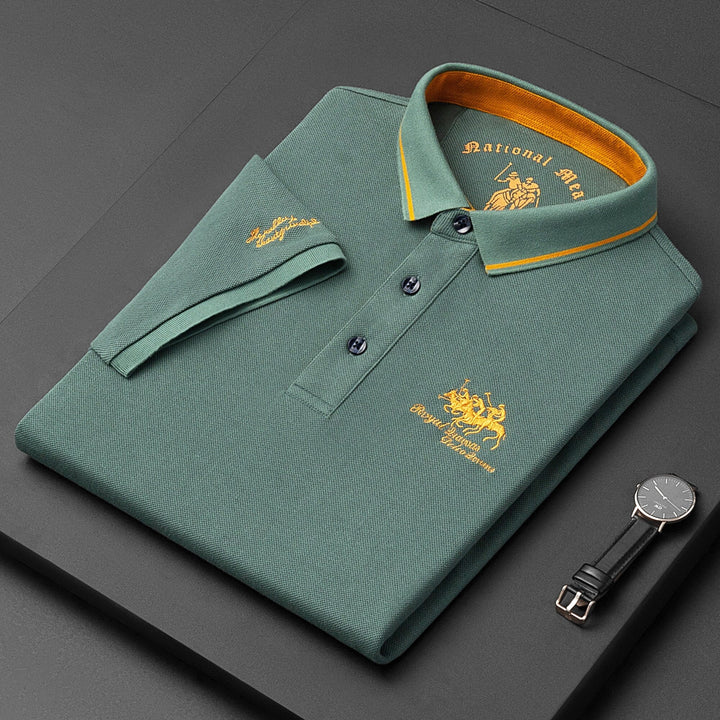 Polo de hombre de manga corta con bordado y cuello de solapa con botones
