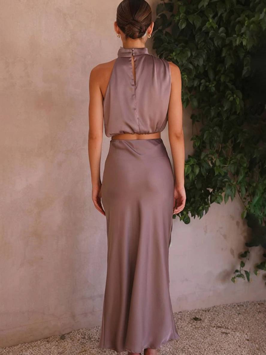 Conjunto de Dos Piezas para Mujer con Top Halter de Satén y Falda Maxi Skirt