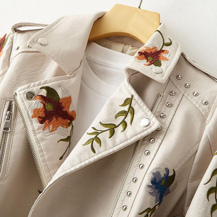 Chaqueta Biker de Cuero Sintético para Mujer con Bordados Florales y Tachuelas