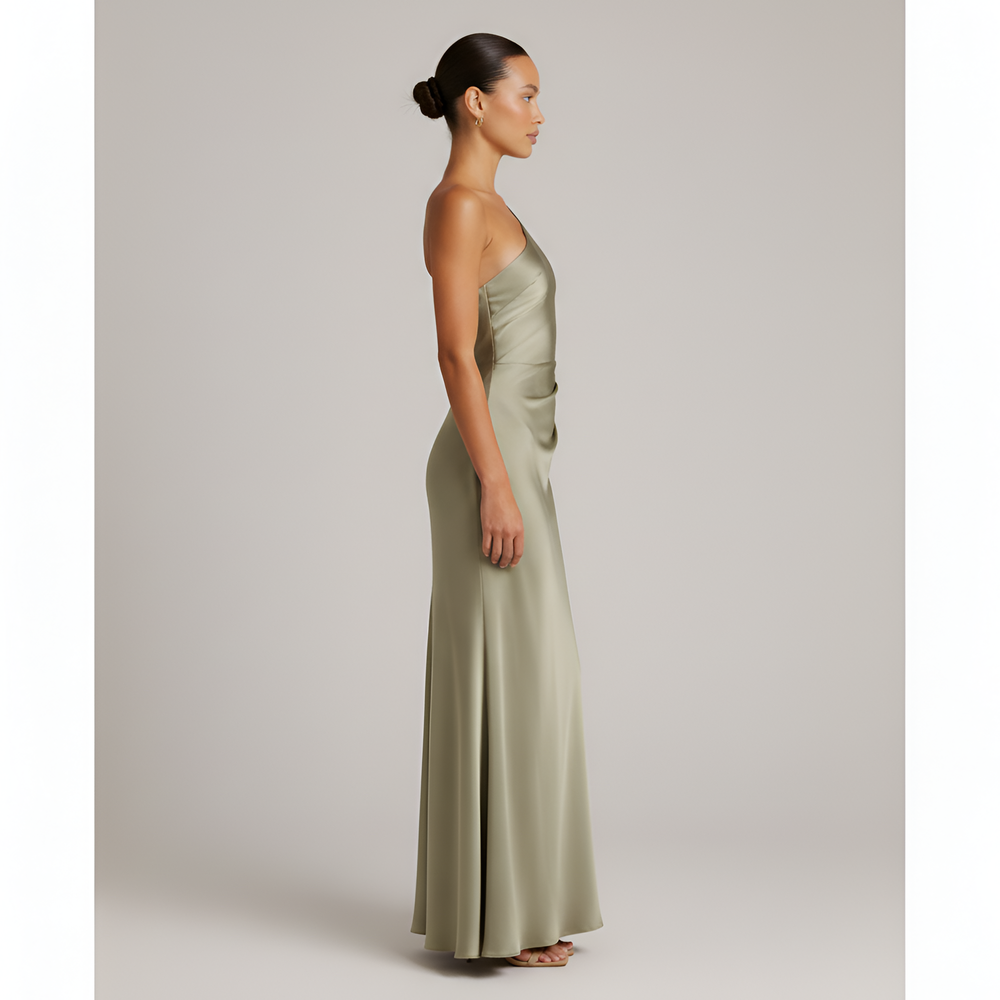 Vestido Largo Satinado de Fiesta con Diseño Drapeado y Abertura Lateral