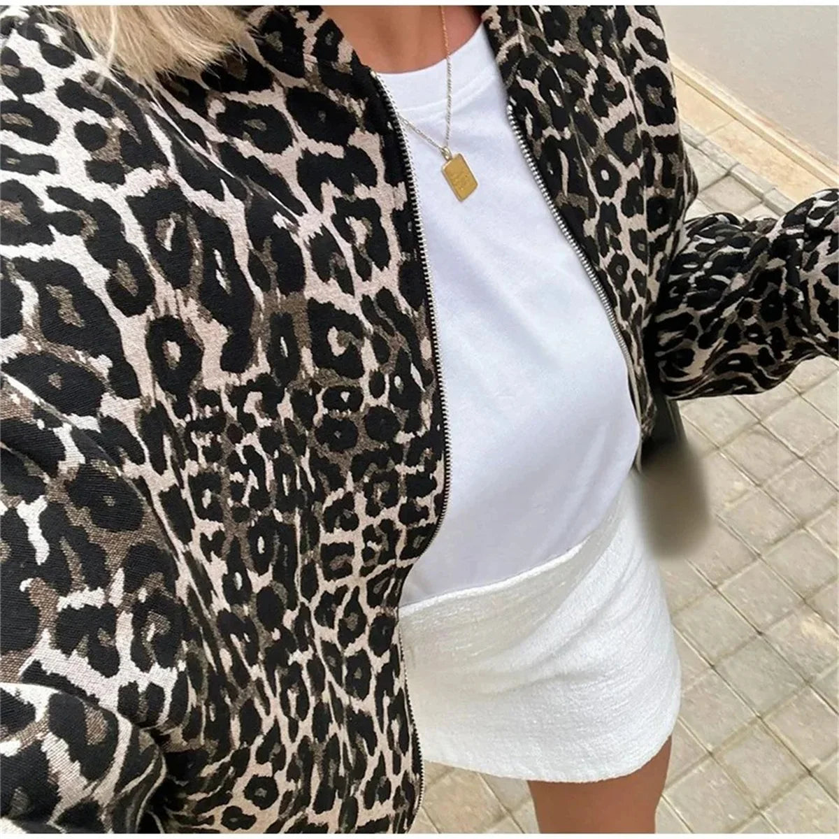 Chaqueta Bomber para Mujer con Estampado de Leopardo y Cremallera Frontal