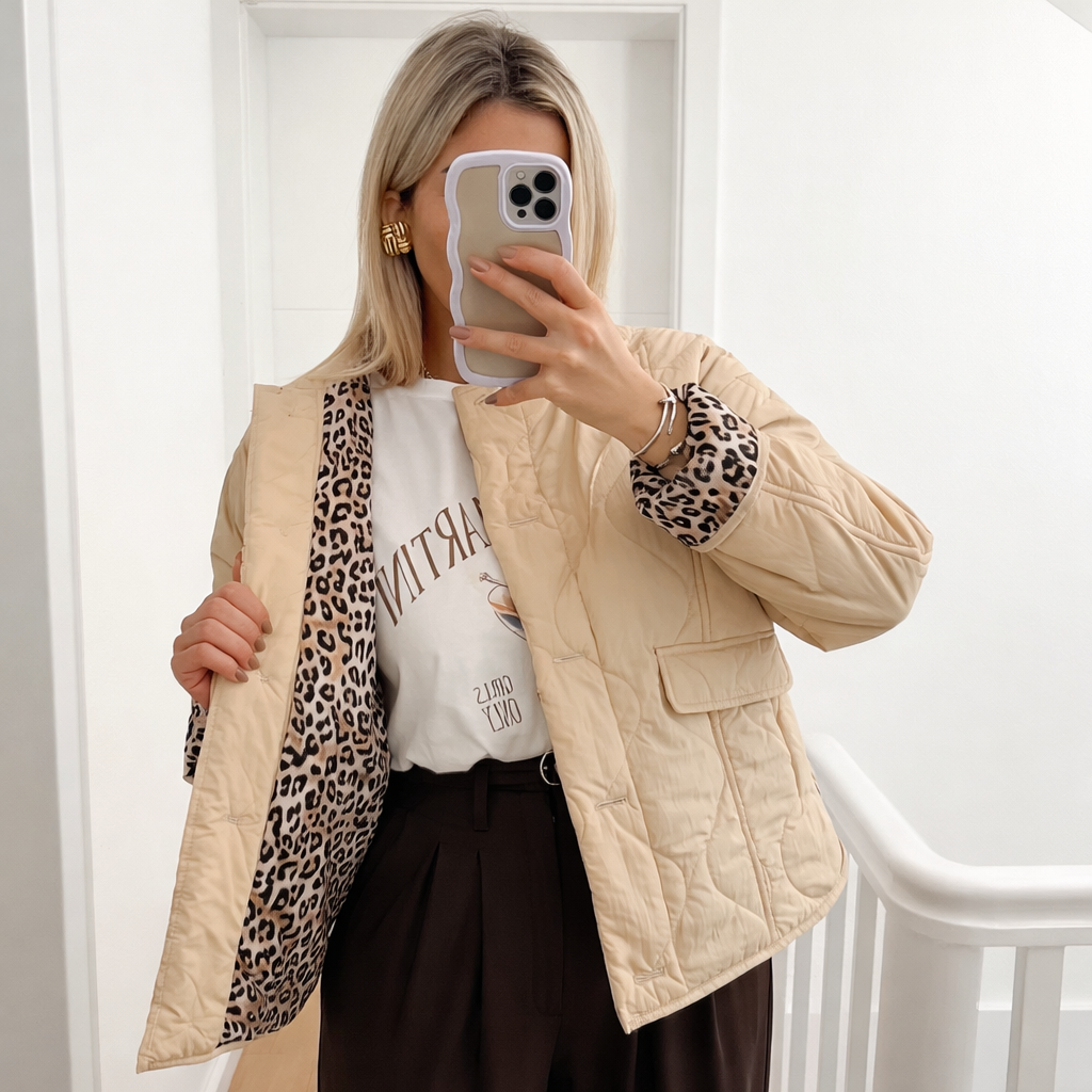 Chaqueta Acolchada para Mujer con Forro de Leopardo y Cierre de Botones