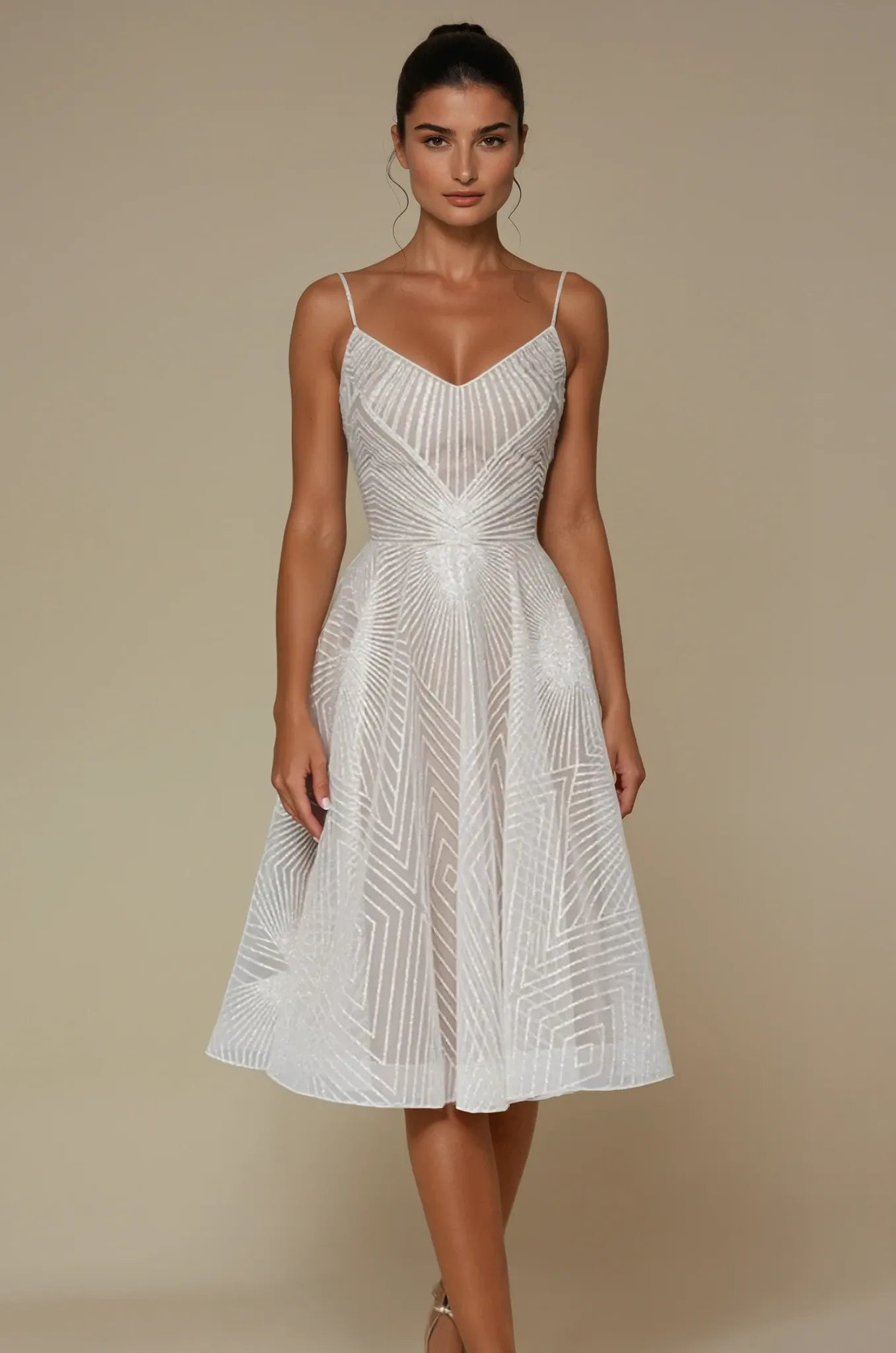 Vestido de Poliéster con Lentejuelas de Diseño Geométrico y Tirantes de Espagueti