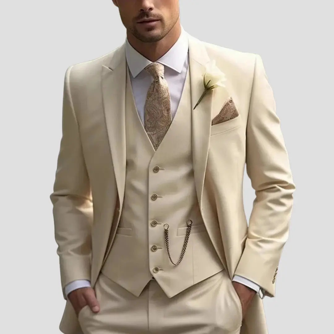 Costum de mire pentru bărbați, trei piese, croială slim fit și rever clasic