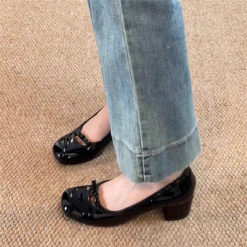 Női blokk sarkú balerina virágos csattal