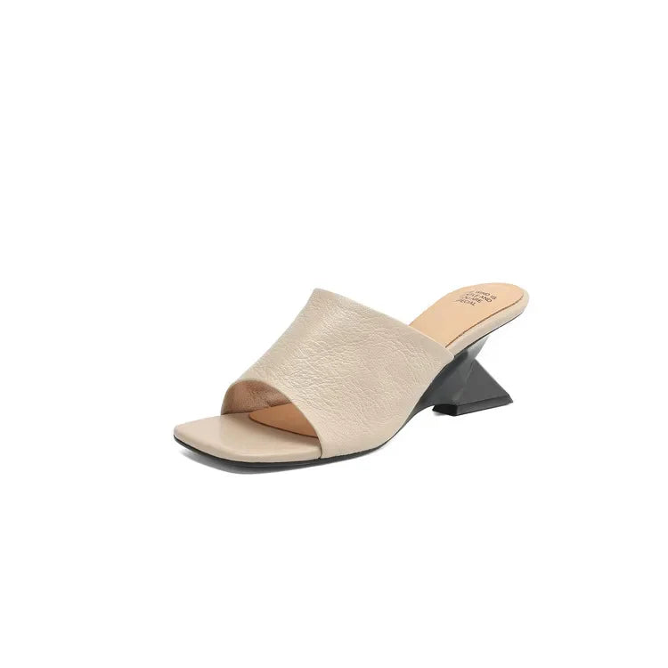 Sandalias planas para mujer — Cuero con banda ancha y punta cuadrada casual