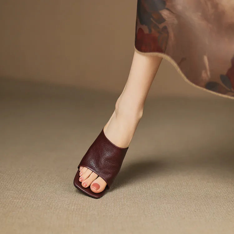 Sandalias planas para mujer — Cuero con banda ancha y punta cuadrada casual