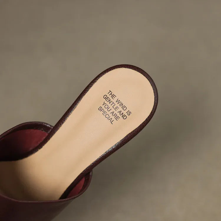 Sandalias planas para mujer — Cuero con banda ancha y punta cuadrada casual