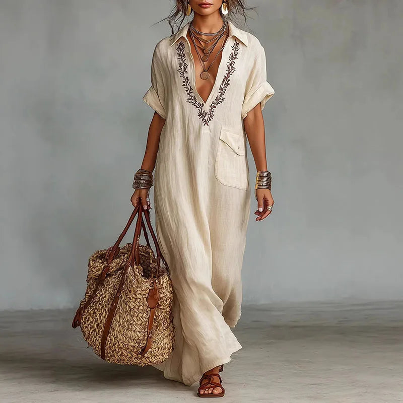 Vestido kimono largo para mujer con escote bordado — playa