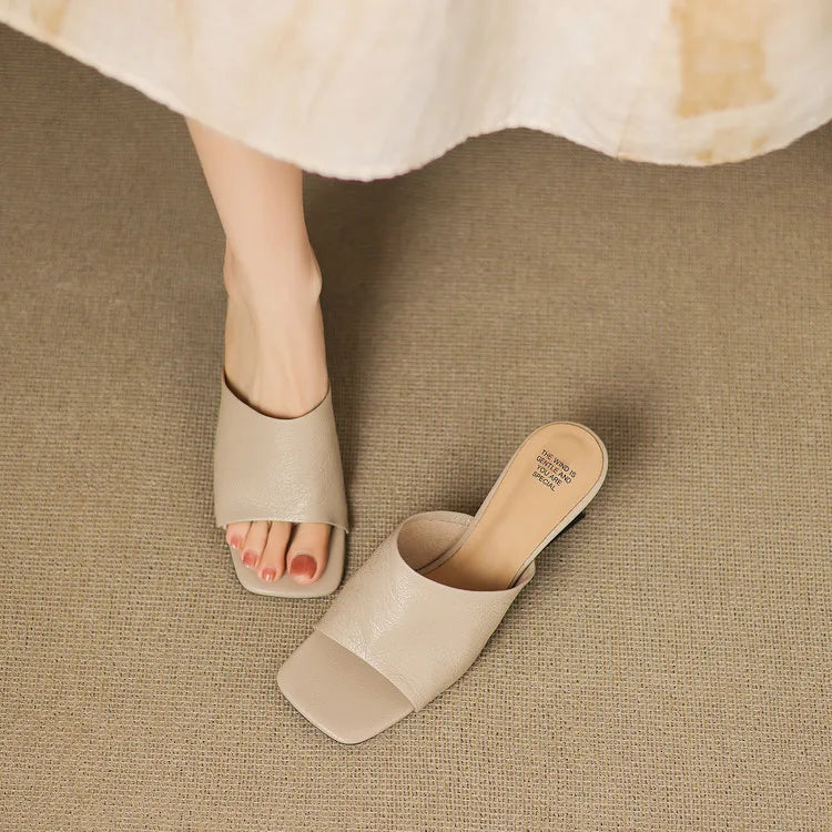 Sandalias planas para mujer — Cuero con banda ancha y punta cuadrada casual