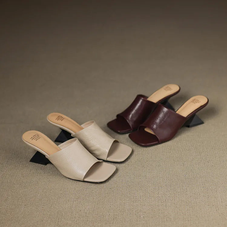 Sandalias planas para mujer — Cuero con banda ancha y punta cuadrada casual
