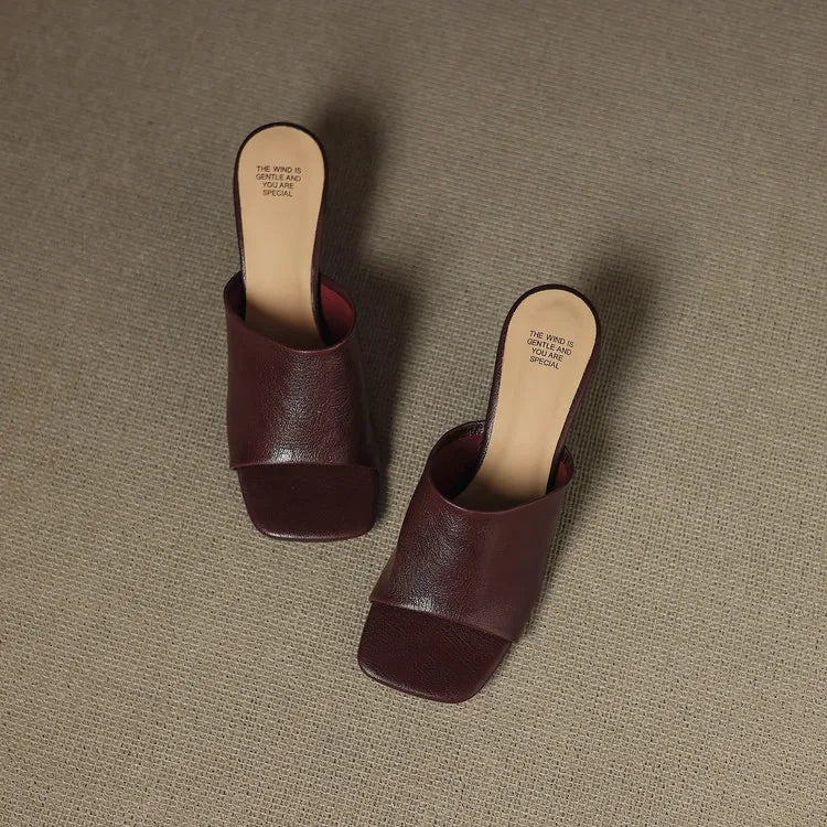 Sandalias planas para mujer — Cuero con banda ancha y punta cuadrada casual