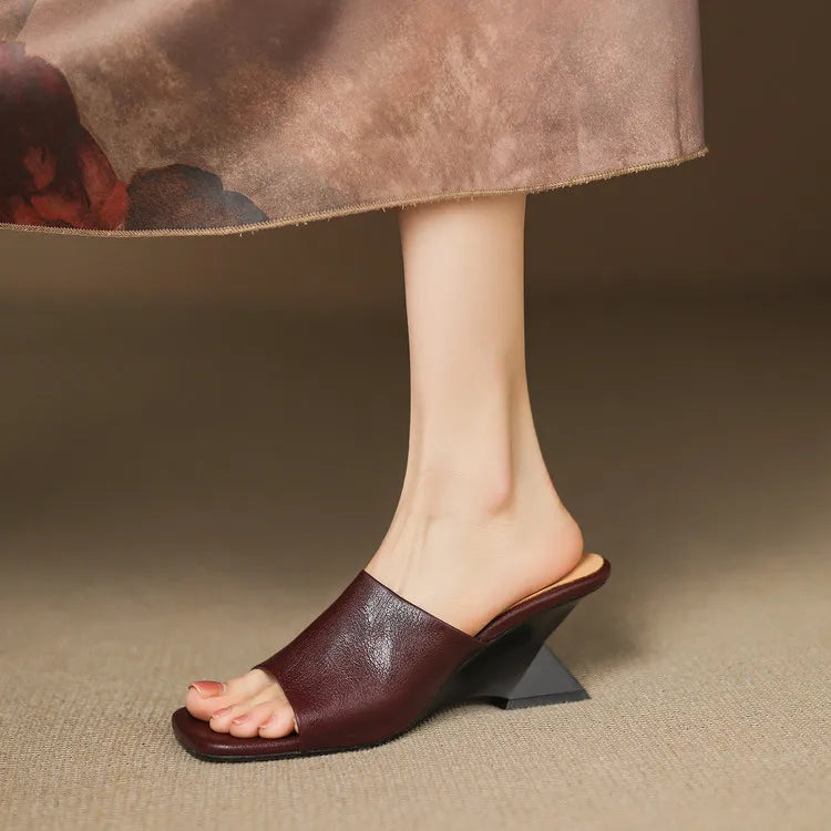 Sandalias planas para mujer — Cuero con banda ancha y punta cuadrada casual