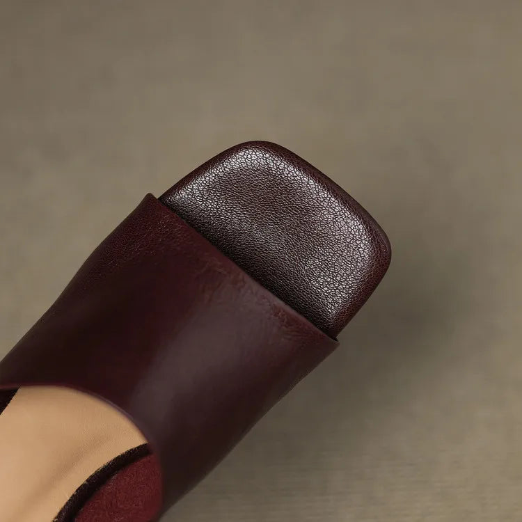 Sandalias planas para mujer — Cuero con banda ancha y punta cuadrada casual