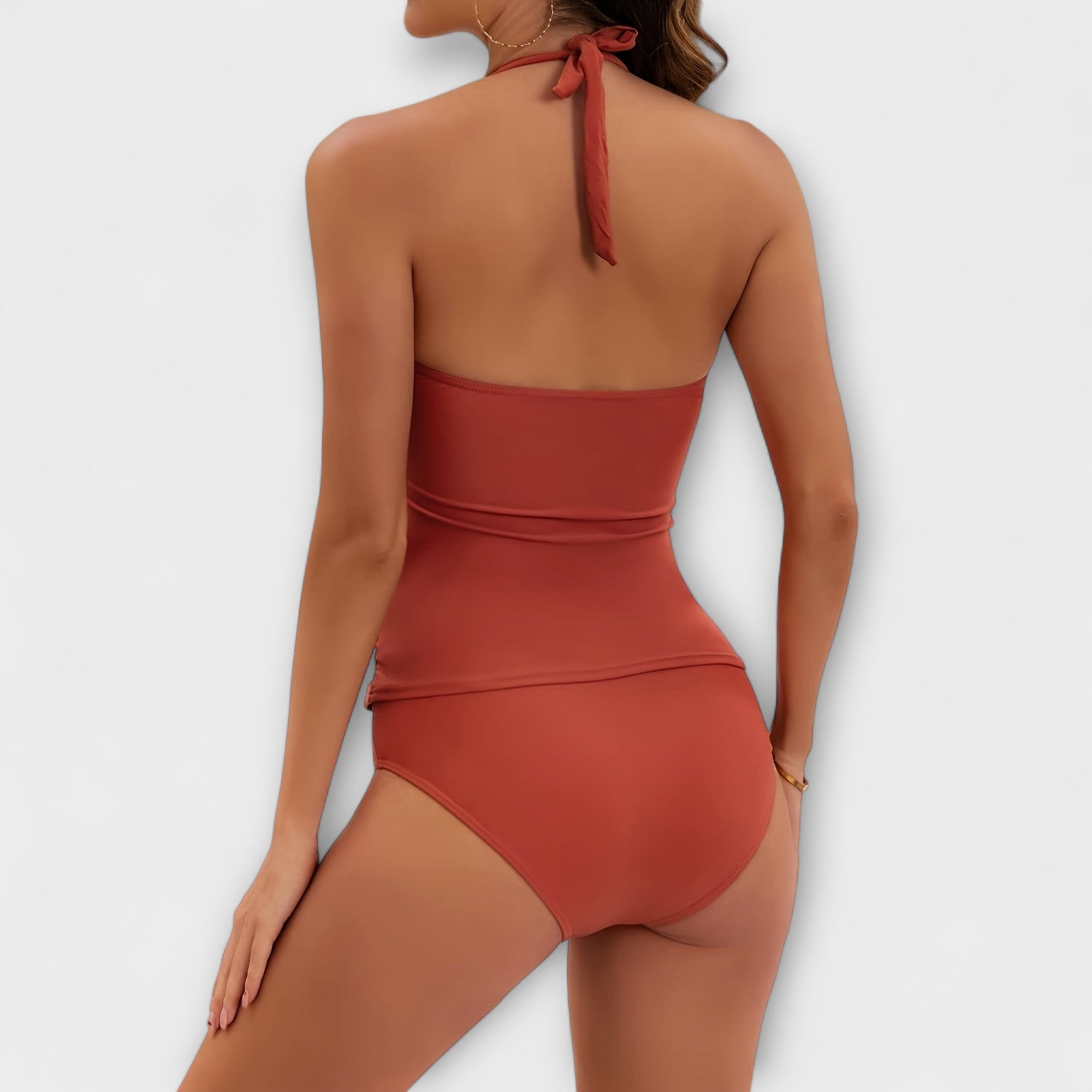 Bañador de Dos Piezas para Mujer con Cuello Halter y Detalles Metálicos Dorados