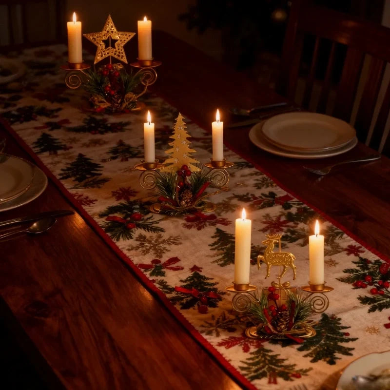 Set de 3 Candelabros de Hierro para Velas Cónicas con Adornos de Pino y Bayas