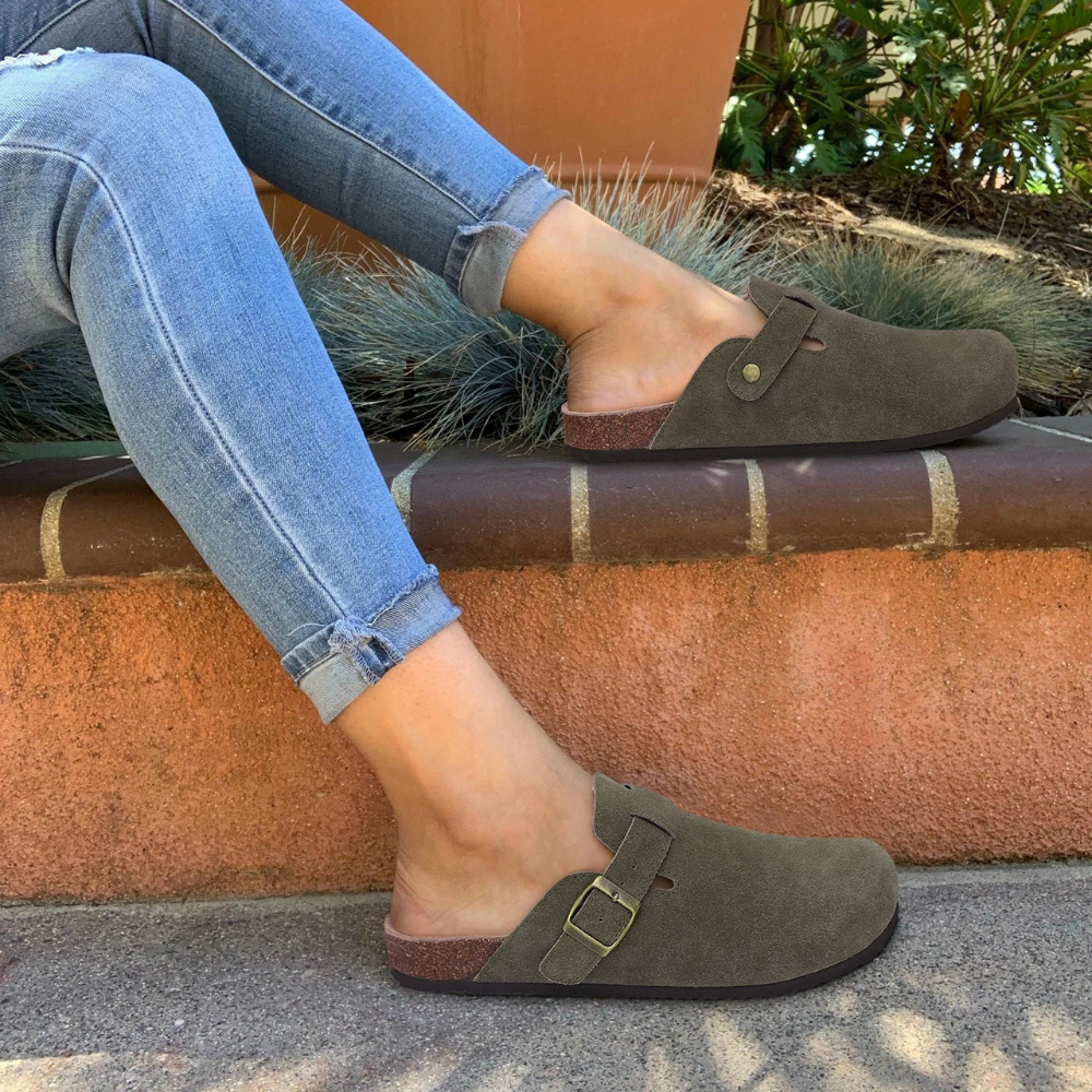 Sabots en daim avec semelle en liège et boucle ajustable pour femme