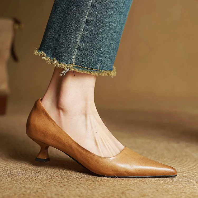 Pantofi de salon din piele naturală cu vârf ascuțit și toc kitten
