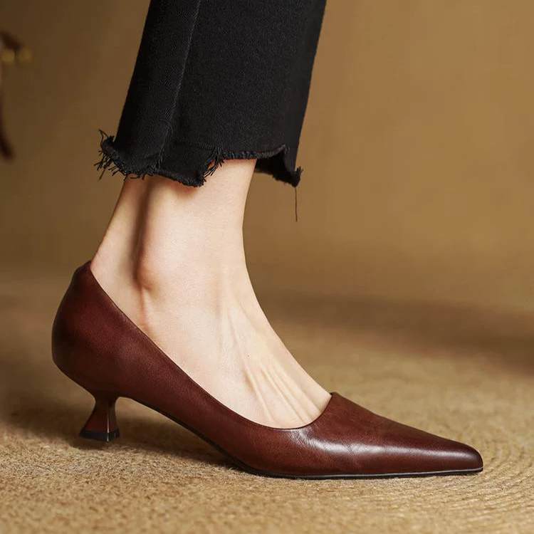 Pantofi de salon din piele naturală cu vârf ascuțit și toc kitten