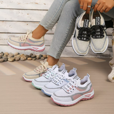 Chaussures de marche avec semelle spécialisée et matériaux respirants