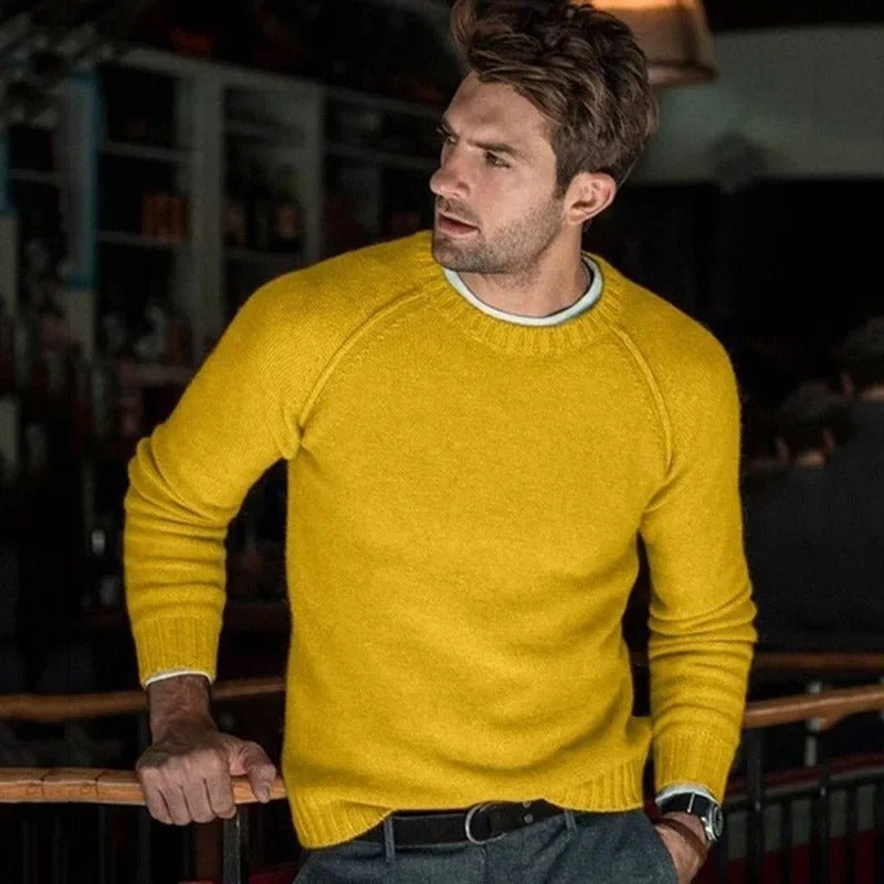 Suéter de Hombre con Cuello Redondo y Tejido Suave de Corte Moderno