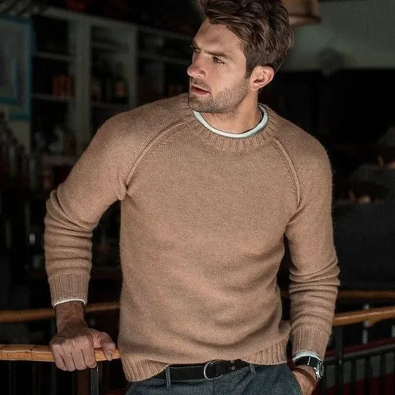 Suéter de Hombre con Cuello Redondo y Tejido Suave de Corte Moderno
