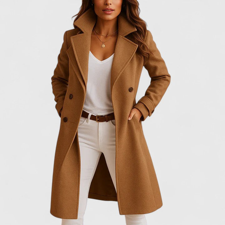 Cappotto da donna con revers classici, taglio aderente e chiusura con bottoni