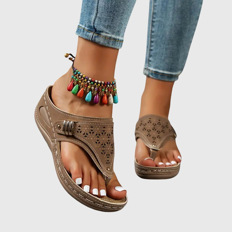 Sandalias de Dedo para Mujer Chanclas con Cuña y Detalles Perforados