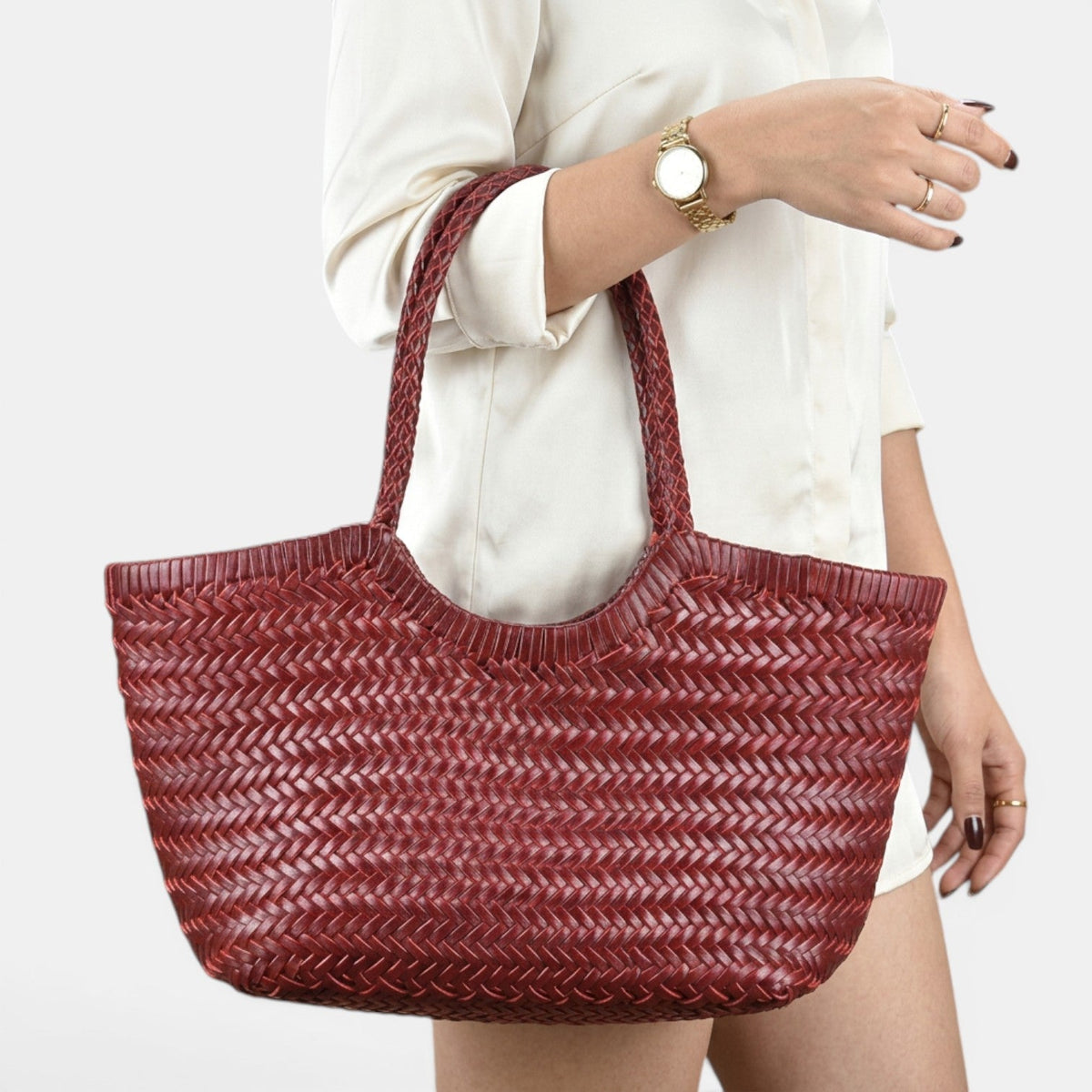 Dámská kožená shopper kabelka s tkaným designem a ručně zpracovaným povrchem