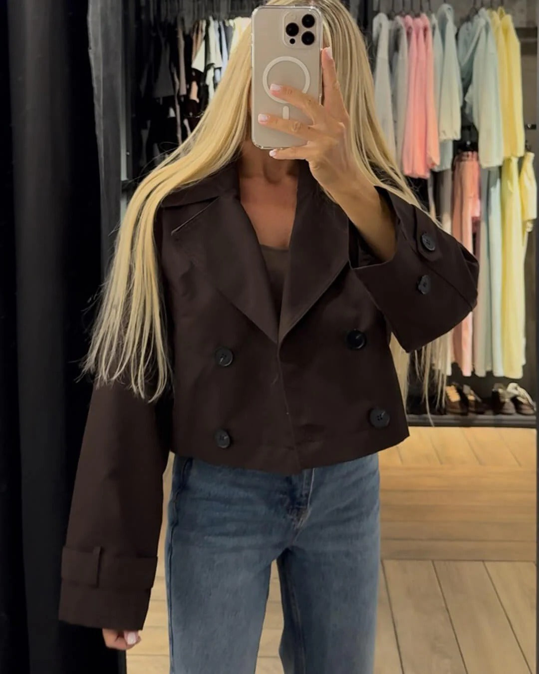 Trench Corto para Mujer con Cierre Cruzado y Solapas Definidas