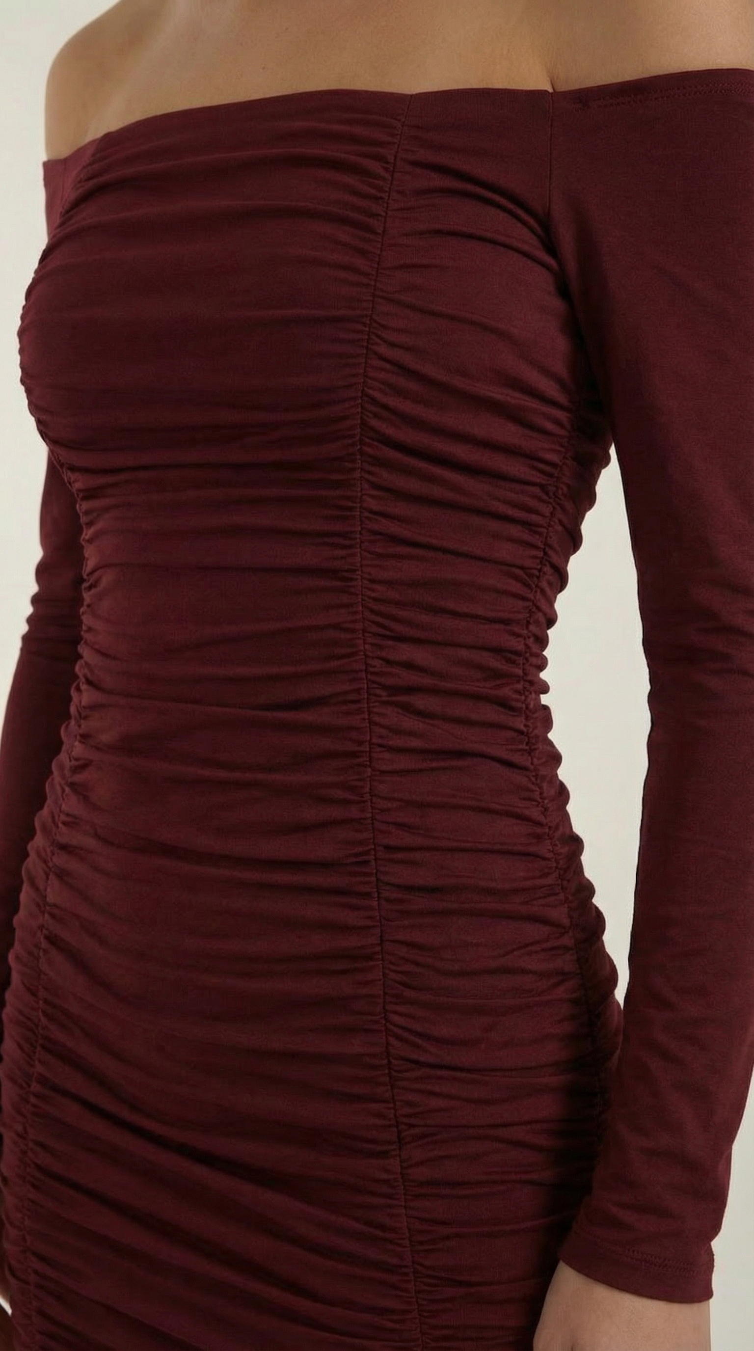 Vestido Ajustado de Hombros Descubiertos con Manga Larga y Plisado para Mujer