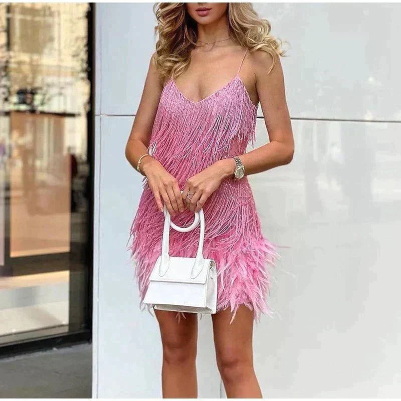 Vestido Mini de Lentejuelas con Flecos y Plumas de Corte Ajustado con Escote en V