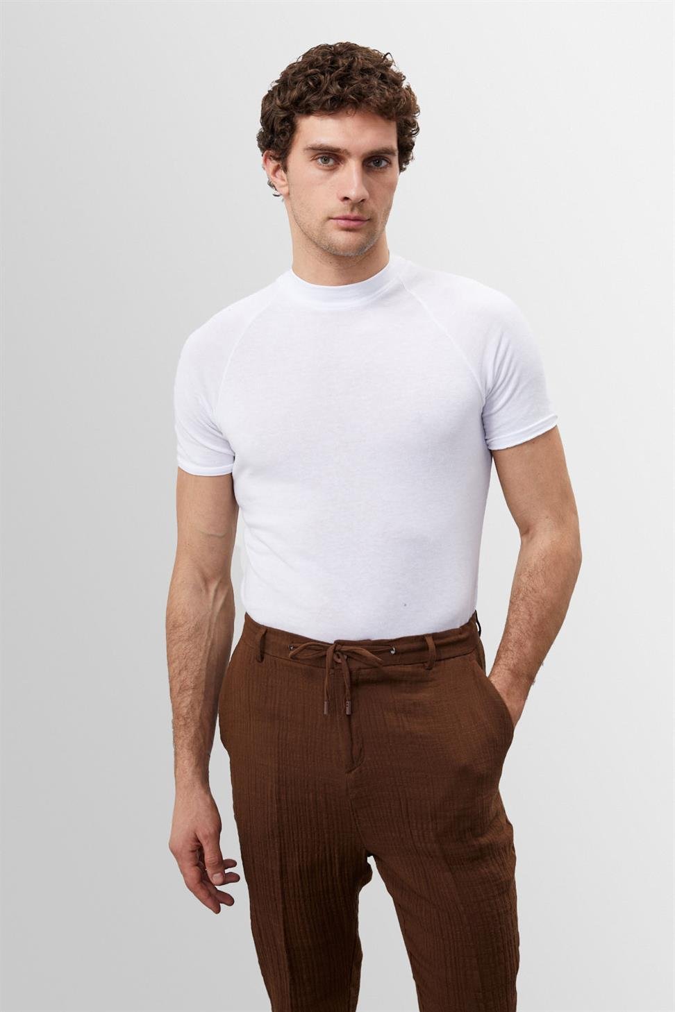 Camiseta Entallada de Cuello Alto para Hombre Manga Corta Estilo Casual