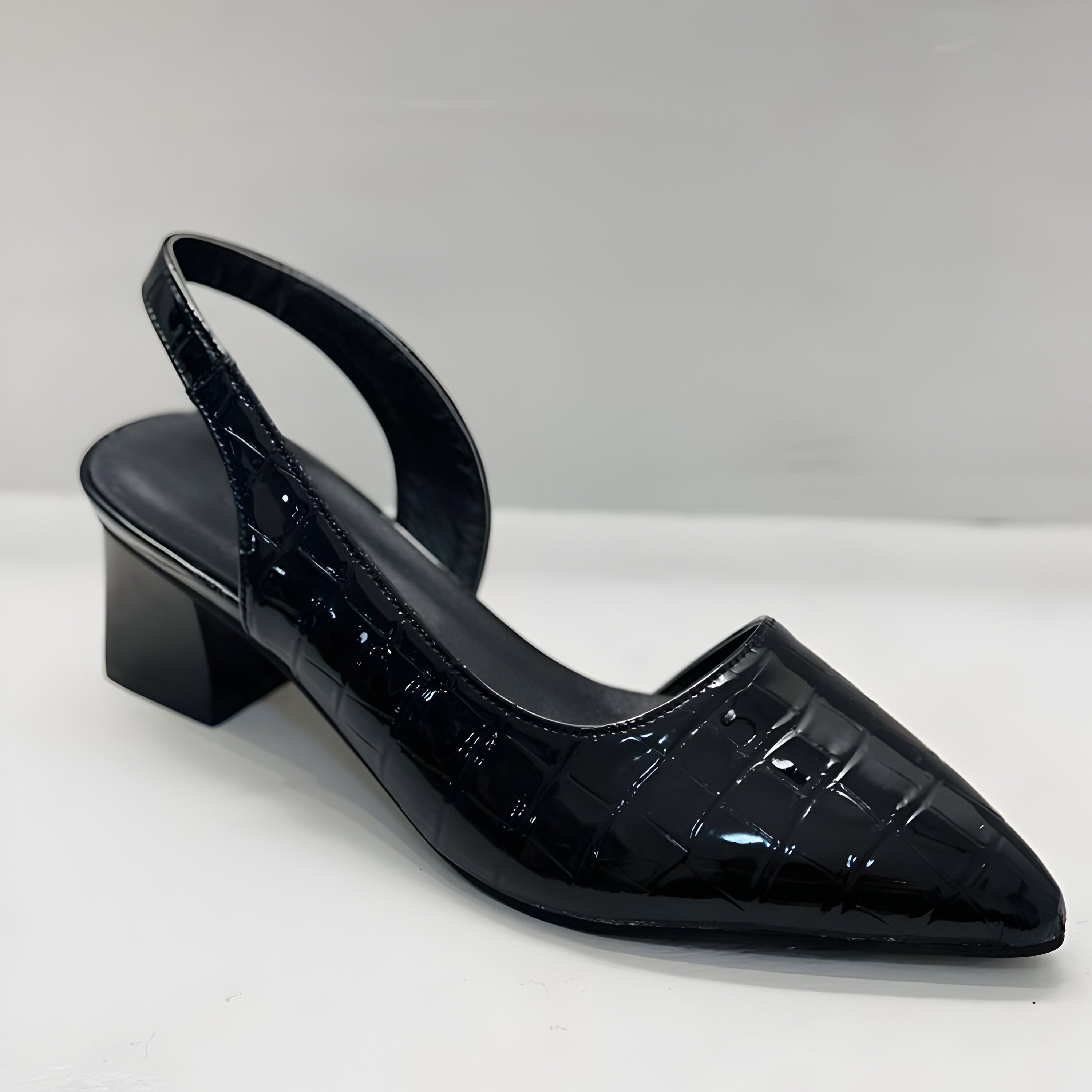 Zapatos de tacón bajo para mujer - diseño destalonado con punta fina - oficina