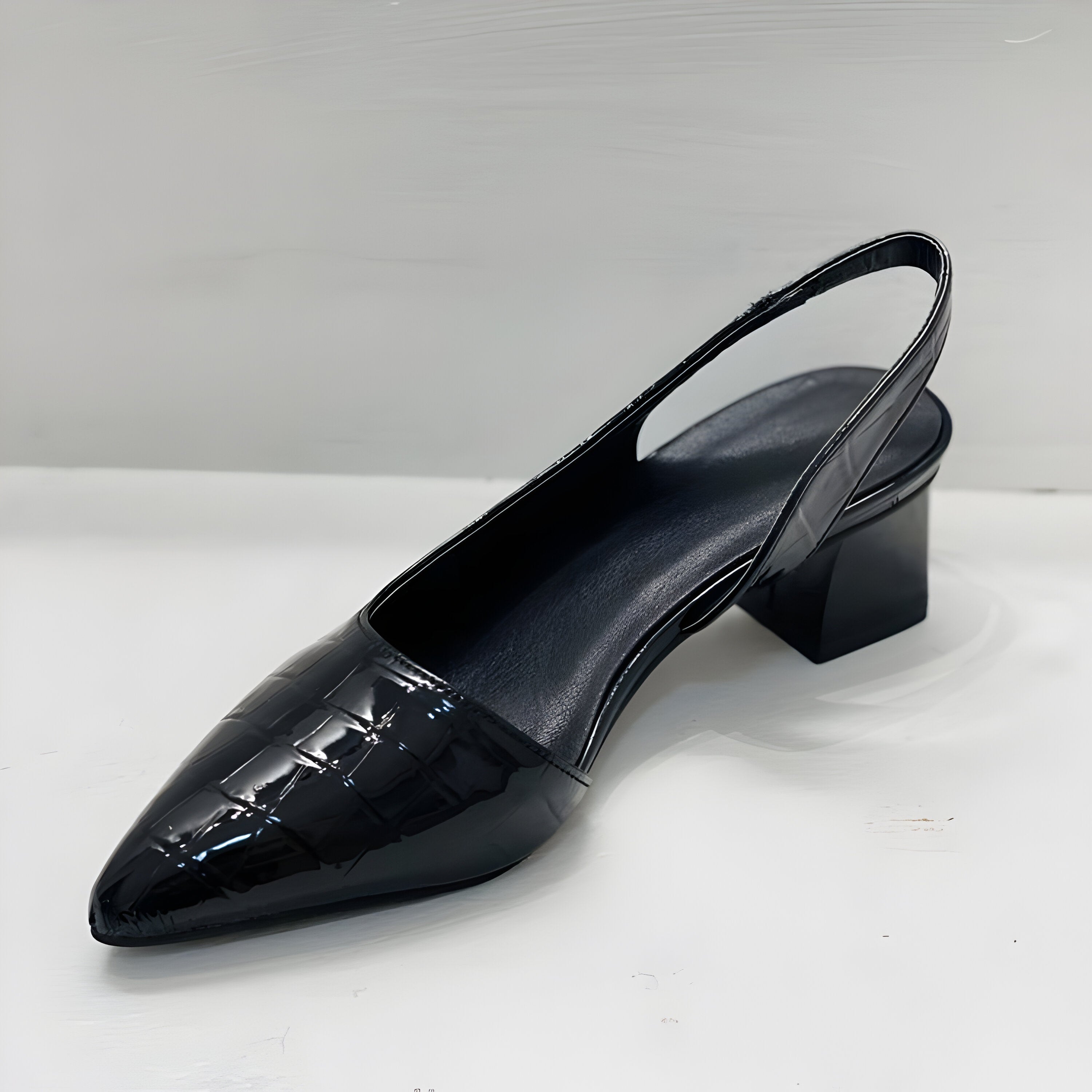 Zapatos de tacón bajo para mujer - diseño destalonado con punta fina - oficina