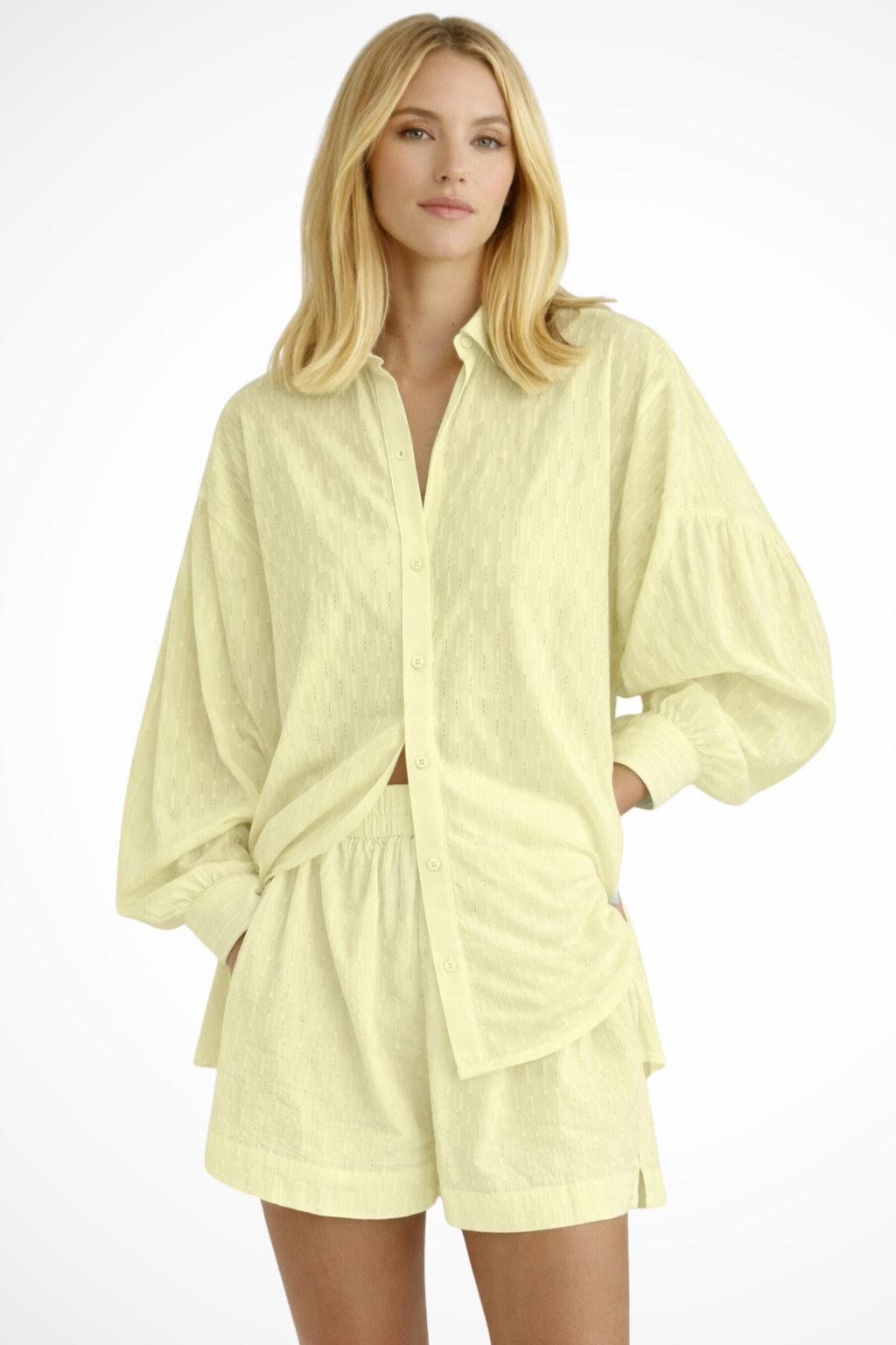 Conjunto de Dos Piezas para Mujer con Camisa Broderie y Pantalones Cortos