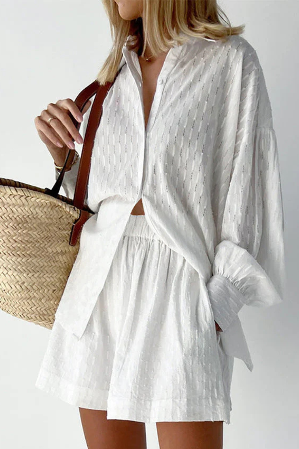 Conjunto de Dos Piezas para Mujer con Camisa Broderie y Pantalones Cortos