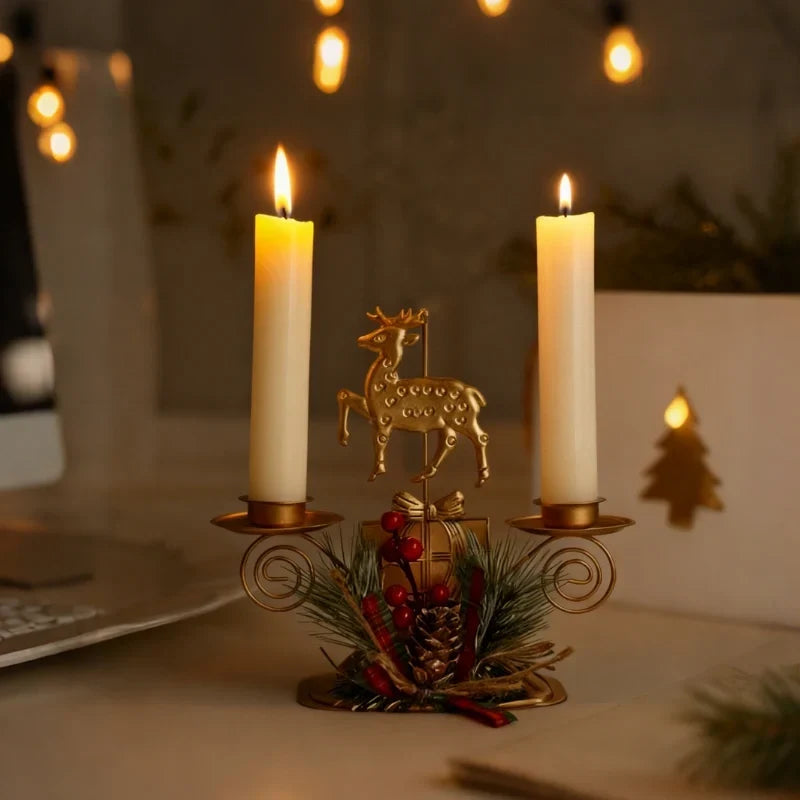 Set de 3 Candelabros de Hierro para Velas Cónicas con Adornos de Pino y Bayas
