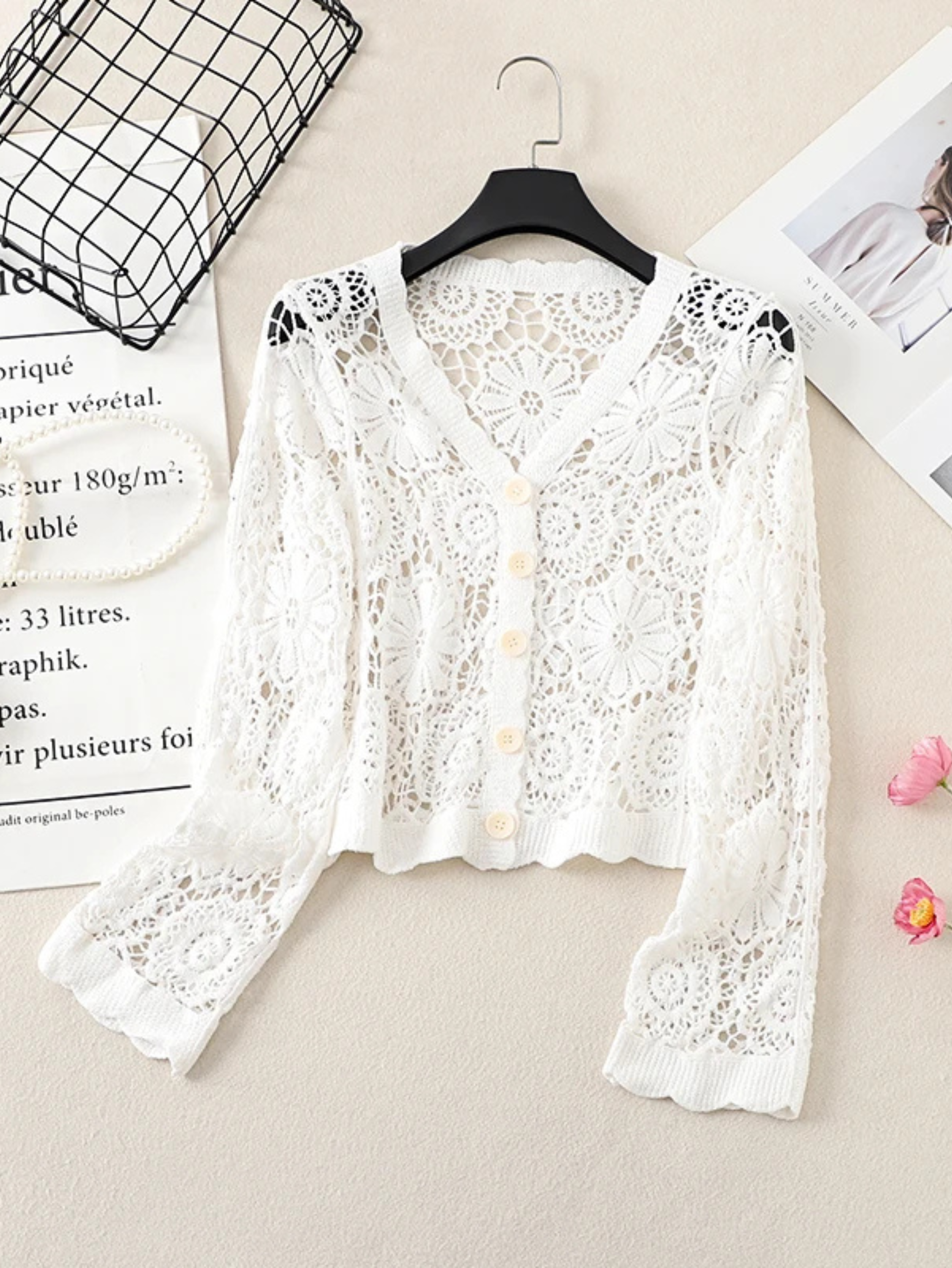 Cardigan en dentelle crochetée pour femme avec boutons et motif floral ajouré