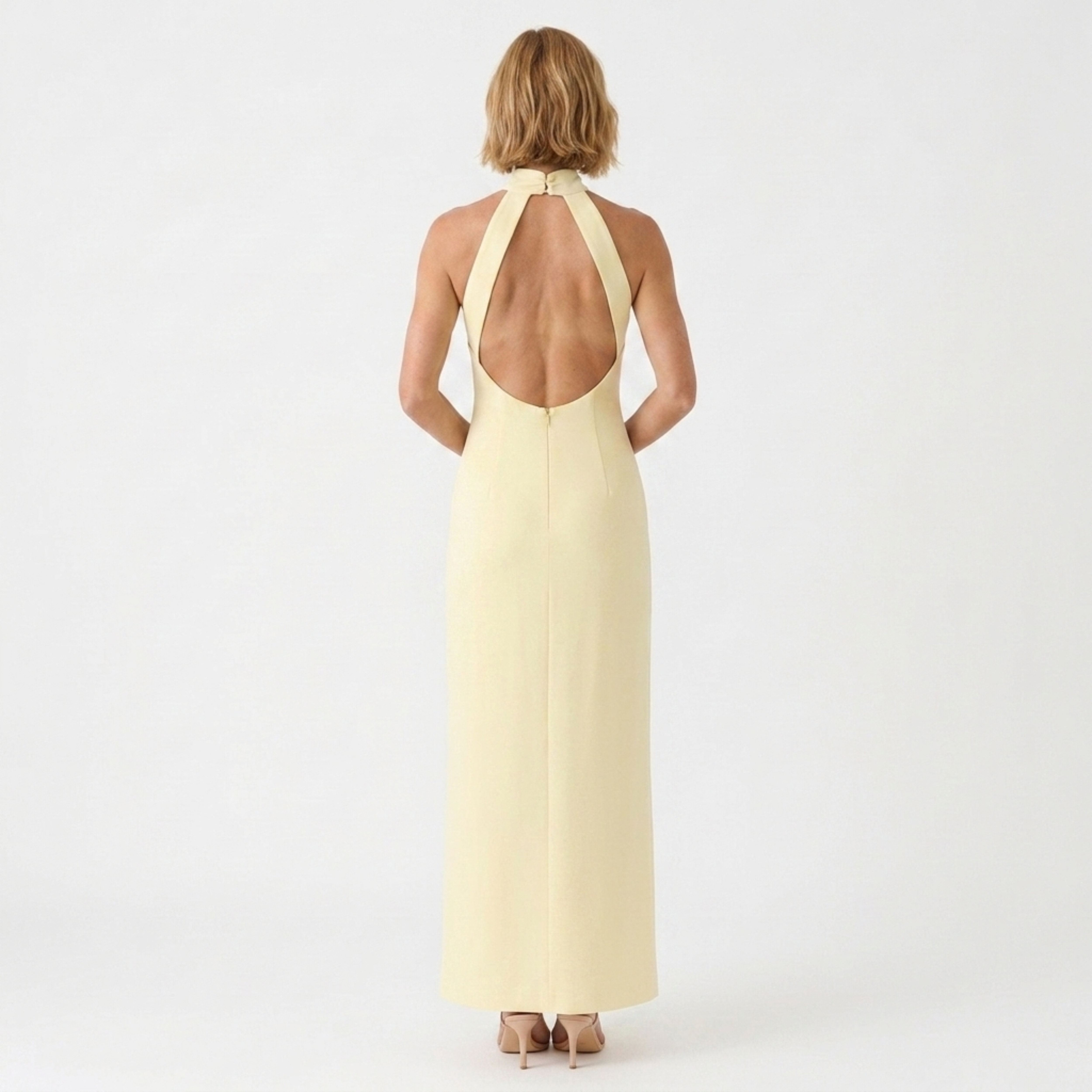 Vestido largo cuello halter — diseño ajustado para eventos