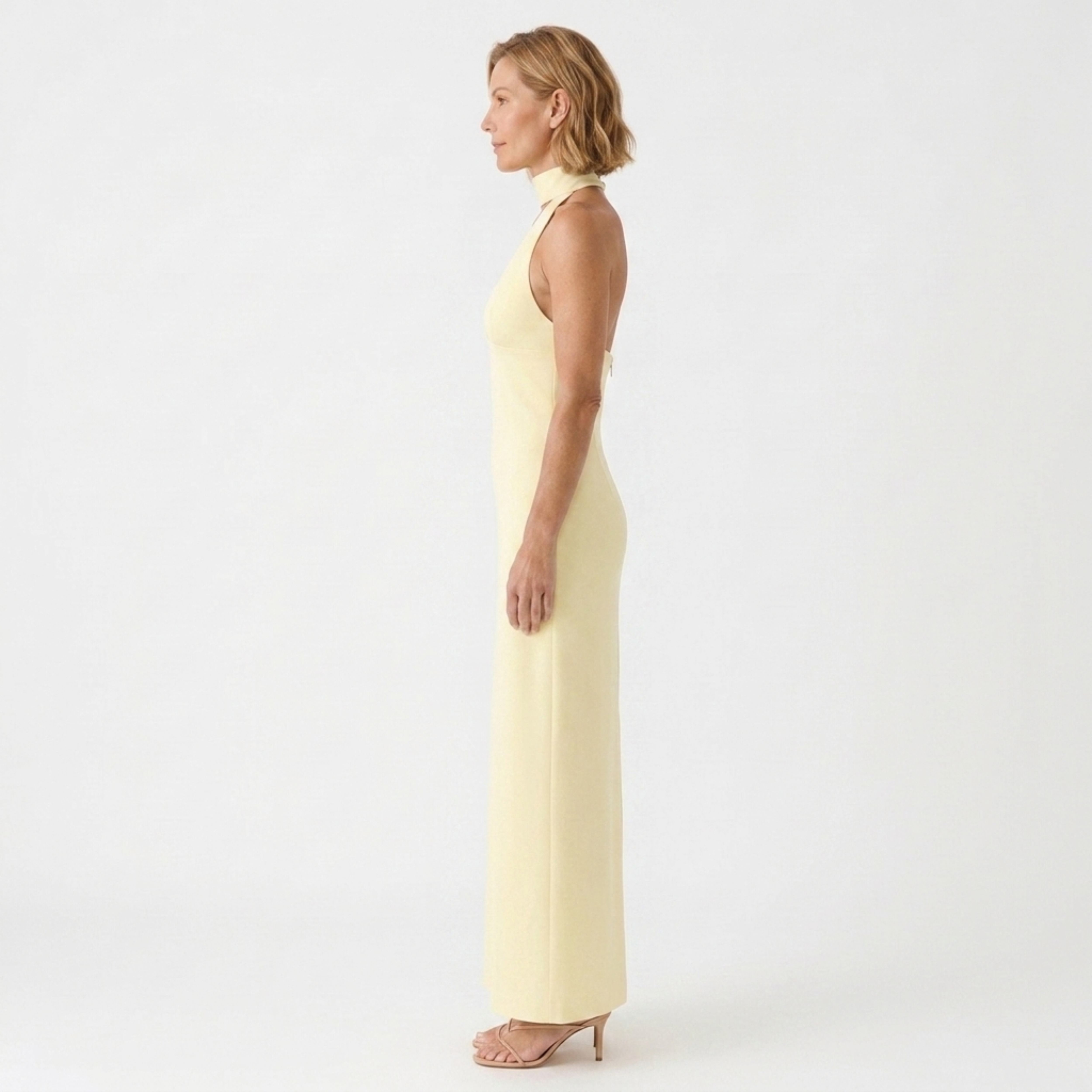 Vestido largo cuello halter — diseño ajustado para eventos