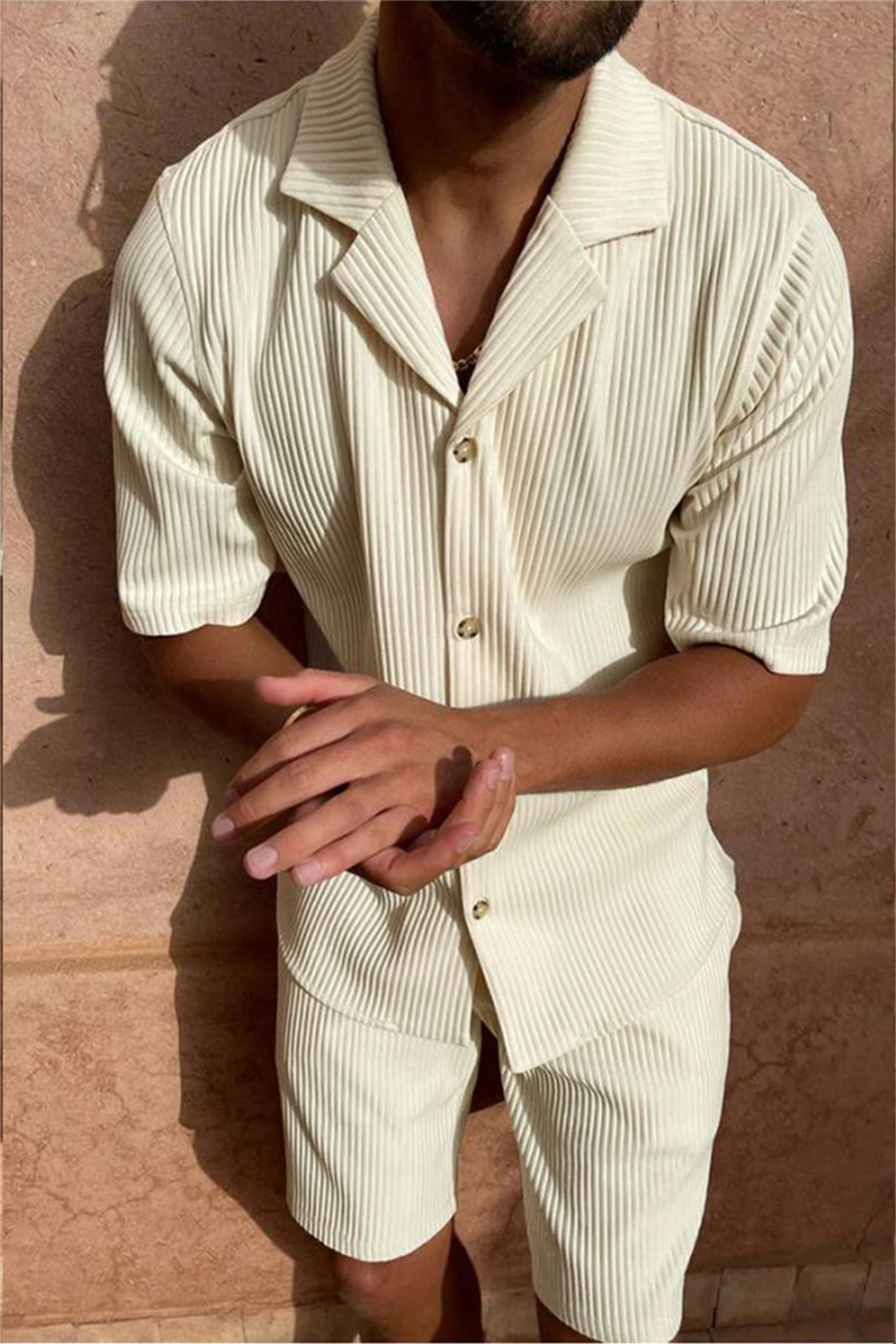 Ensemble deux pièces pour homme avec chemise à manches courtes et short