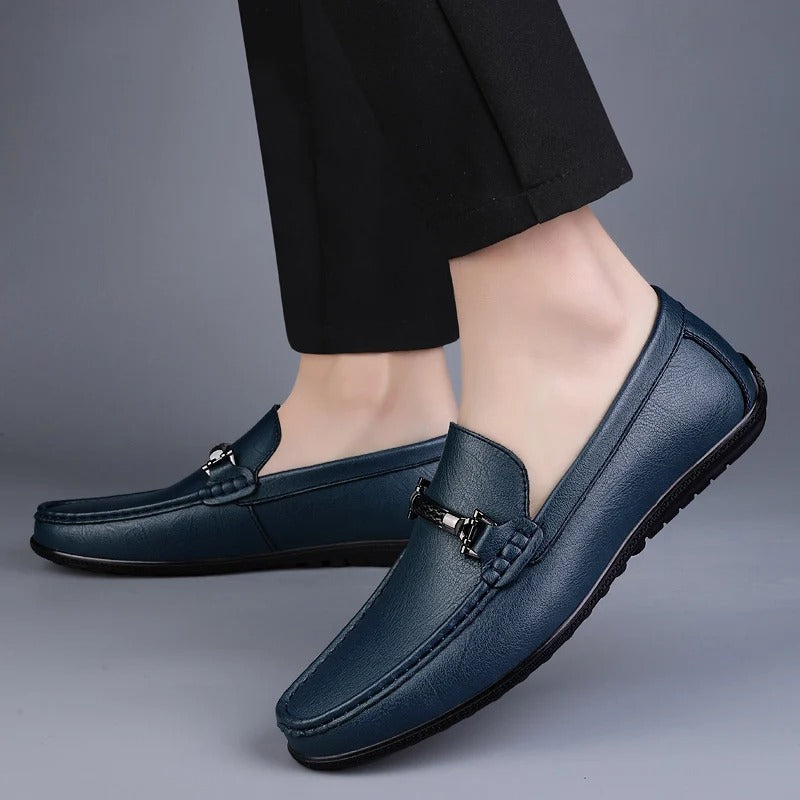 Mocassins de couro para homem — detalhe metálico — eventos e uso diário