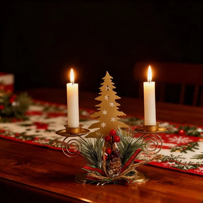 Set de 3 Candelabros de Hierro para Velas Cónicas con Adornos de Pino y Bayas