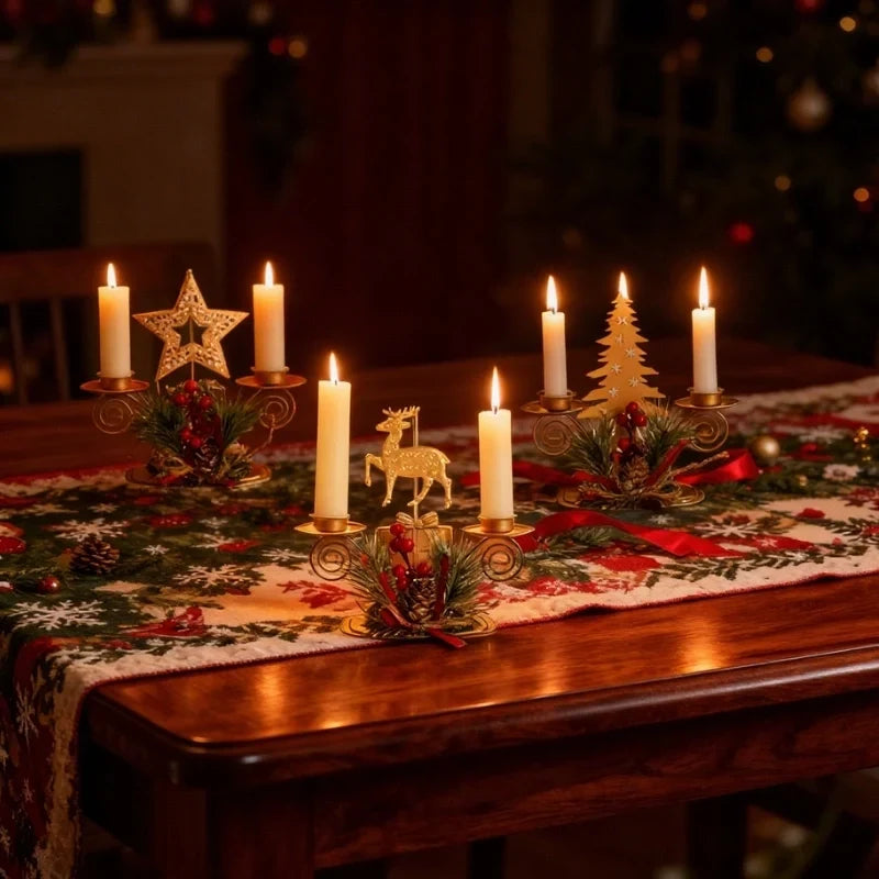 Set de 3 Candelabros de Hierro para Velas Cónicas con Adornos de Pino y Bayas