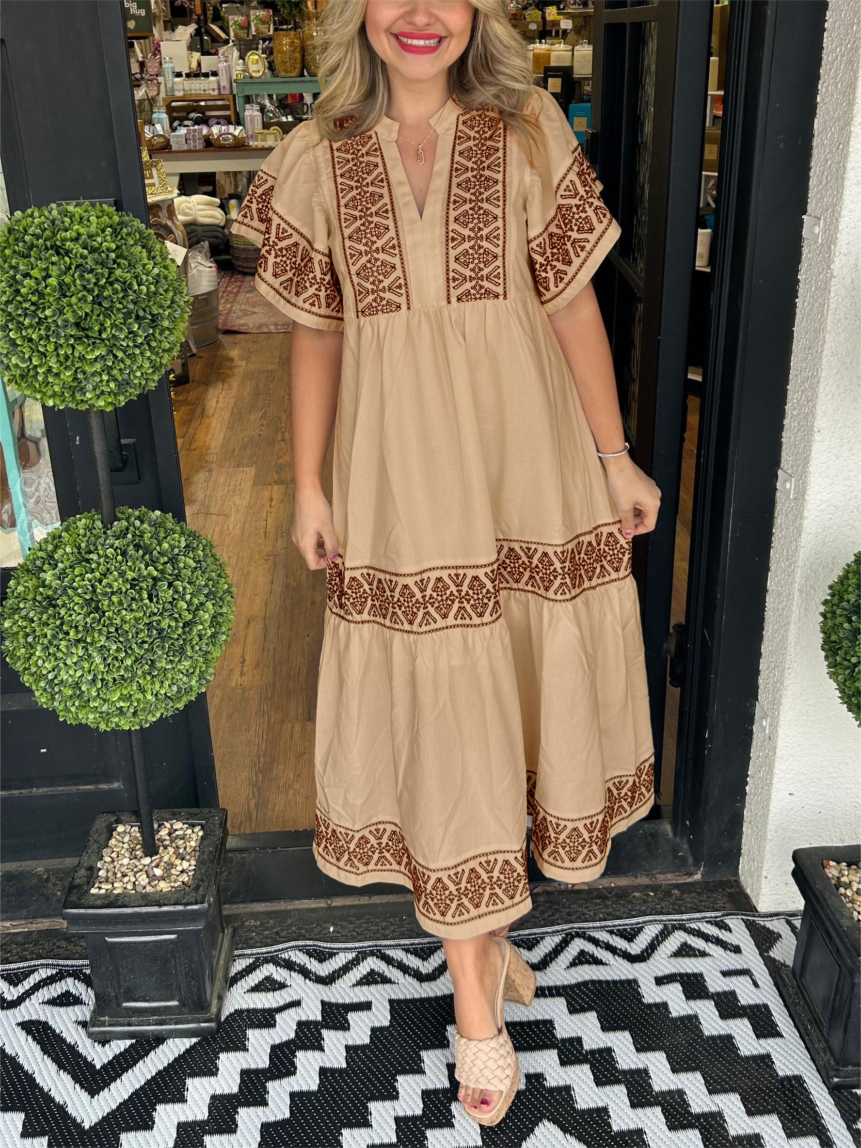 Vestido Longo Boho com Bordados e Decote em V para Mulher